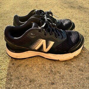 NEW BALANCE Fresh Foam Boy’s Navy Sneaker’s - Size 13